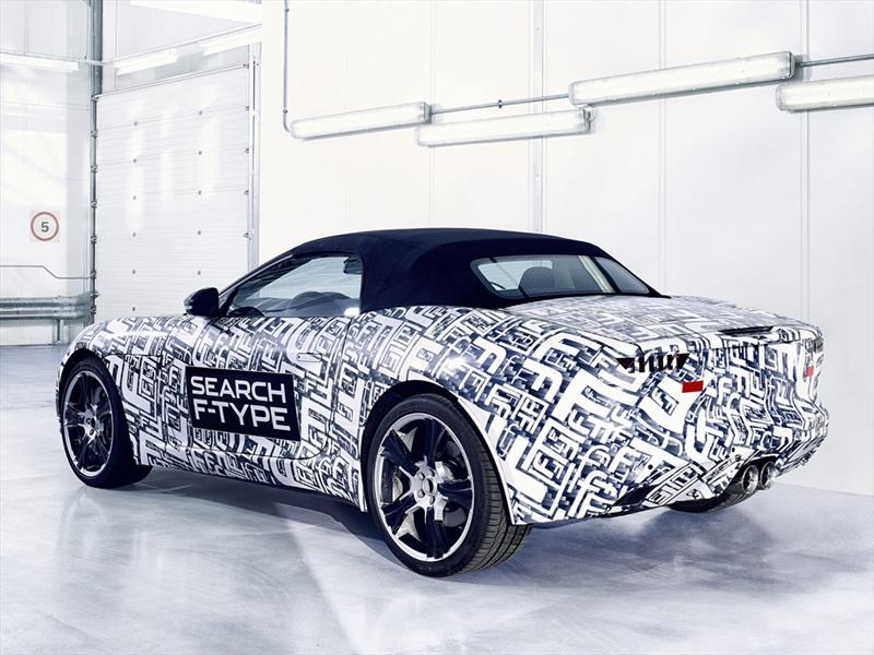Jaguar F-Type camuflado