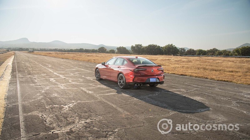 Acura  TLX Type S 2022 a prueba