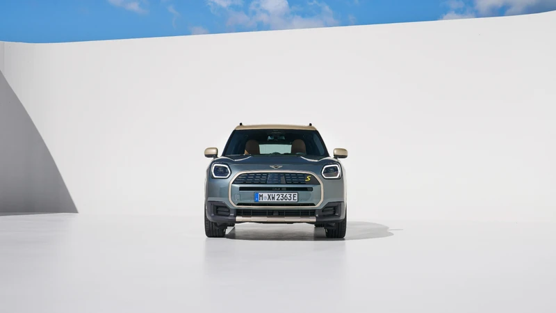 (-) EMBARGO MINI Countryman 2024