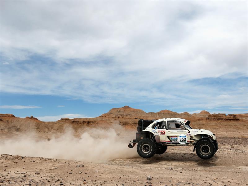 Dunbee, el Vocho que corre el Dakar 2015