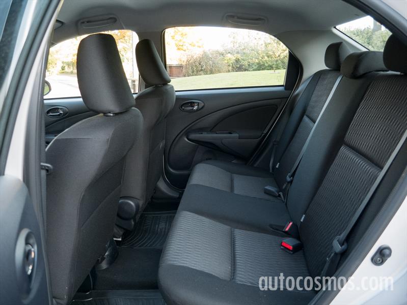 Prueba al renovado Toyota Etios 2016