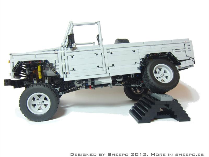 Land Rover Defender 110 con piezas de LEGO