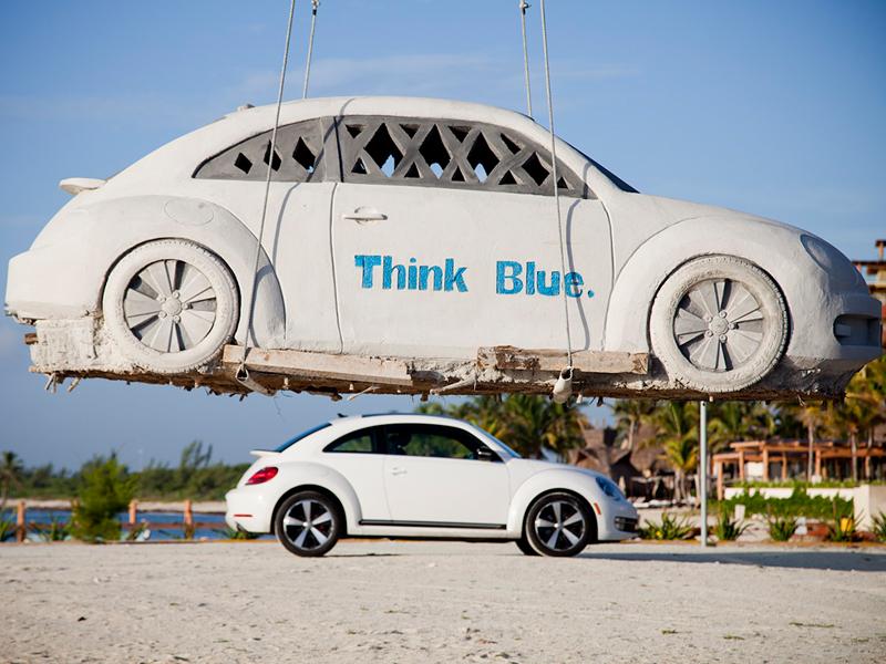 VW Beetle en el lecho marino del caribe
