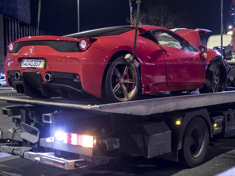 Ferrari 458 Speciale vs. smart
