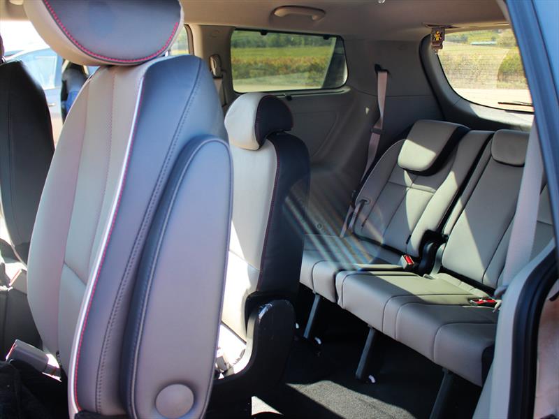 Nuevo Kia Grand Carnival 2015 Lanzamiento en Chile