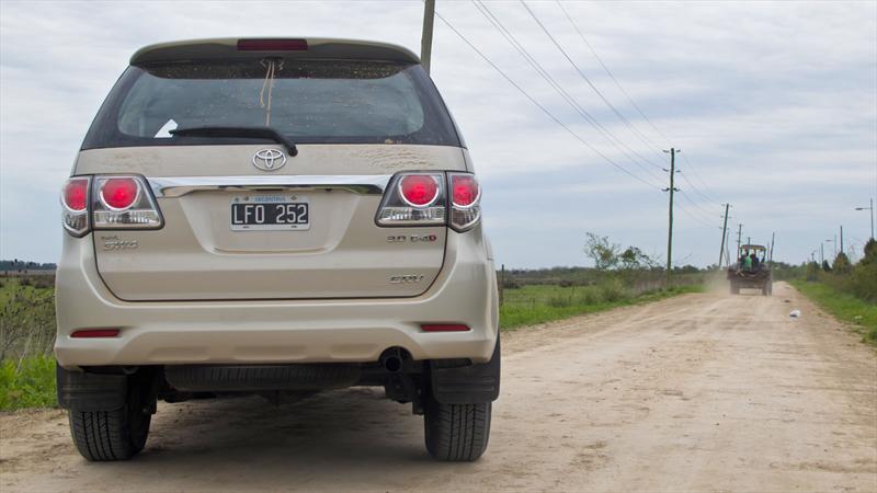 Toyota Hilux SW4 a prueba