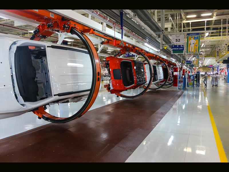 Jeep inaugura su fábrica en Brasil