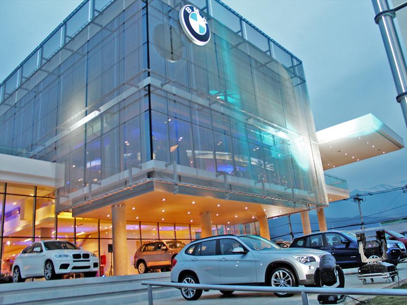 Inauguran nueva casa matriz de BMW en Chile