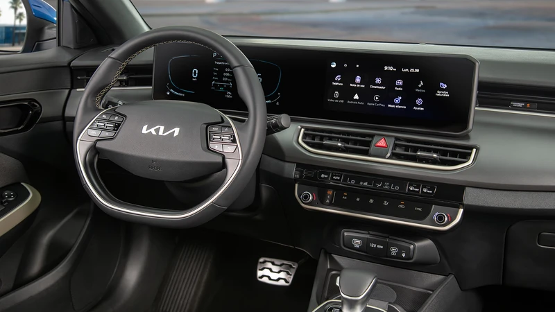 Kia K3 sedán desde todos los ángulos