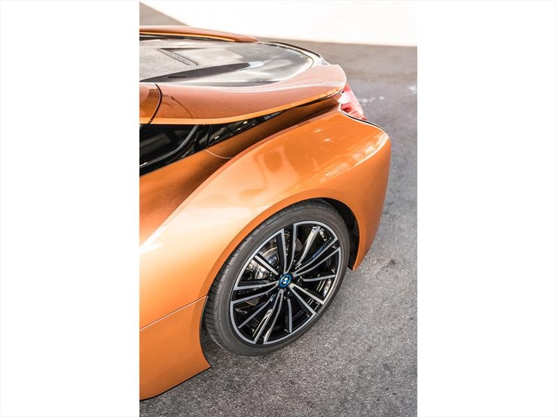 BMW i8 Roadster 2019