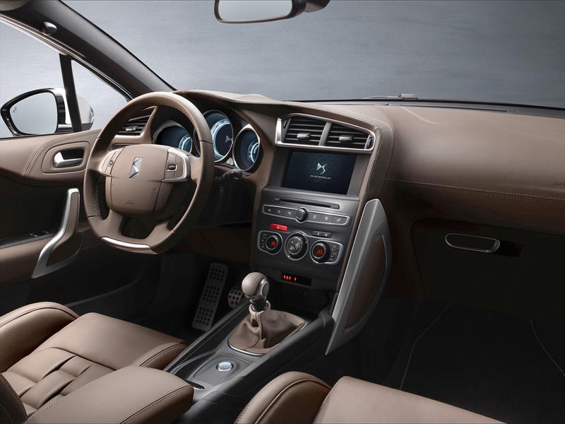 DS 4 y DS 4 Crossback en Frankfurt 2015