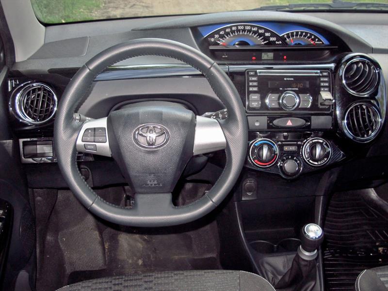 Prueba Toyota Etios Cross