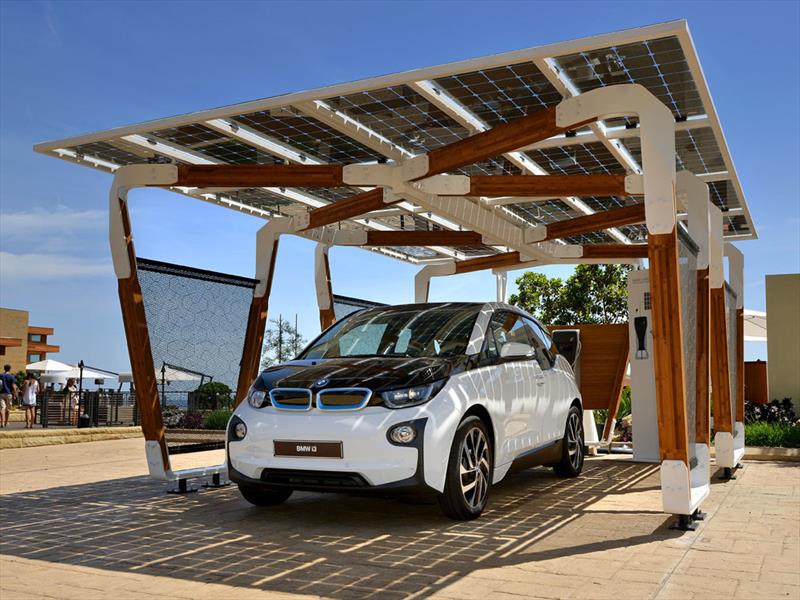 Cargador Solar de BMW para estacionamientos