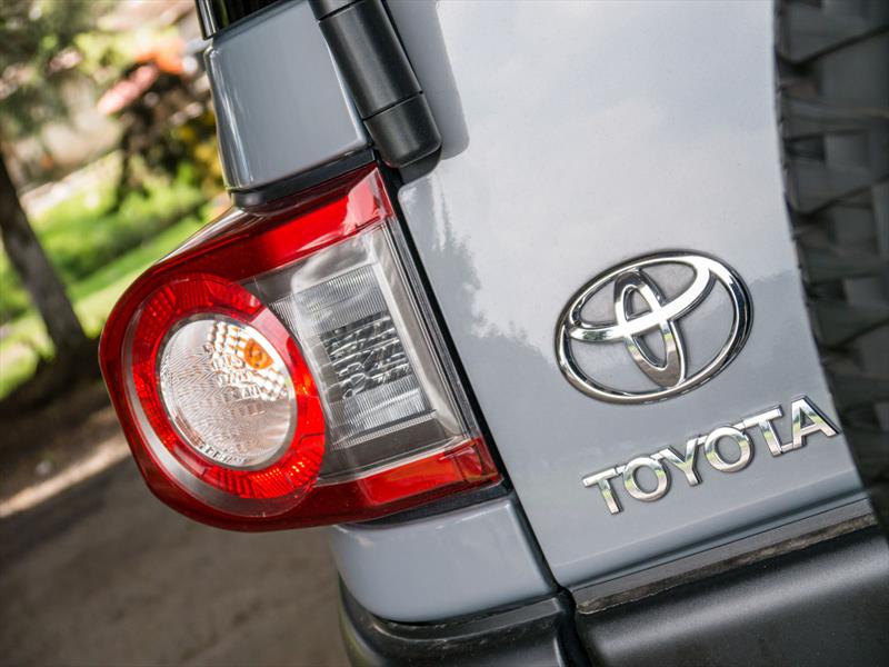 Toyota FJ Cruiser 2014