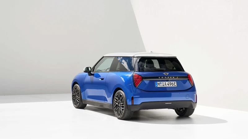 (-) EMBARGO MINI Cooper EV 2024