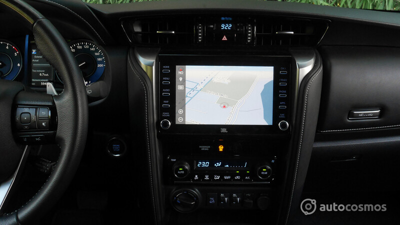 Test Drive Toyota Hilux 2021