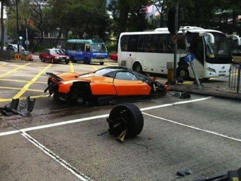 Pagani Zonda F Destruido