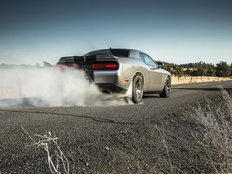 Dodge Challenger SRT Hellcat 2015