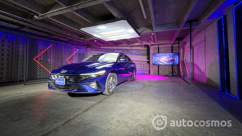 Hyundai Elantra Hybrid 2025: Prueba de manejo