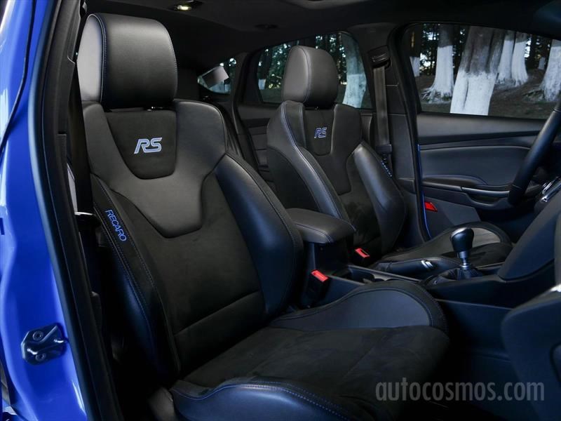 Ford Mustang GT vs Ford Focus RS
