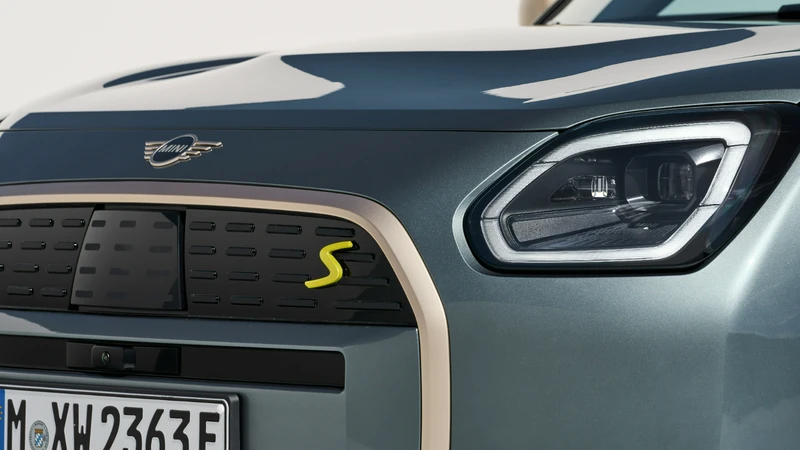 (-) EMBARGO MINI Countryman 2024