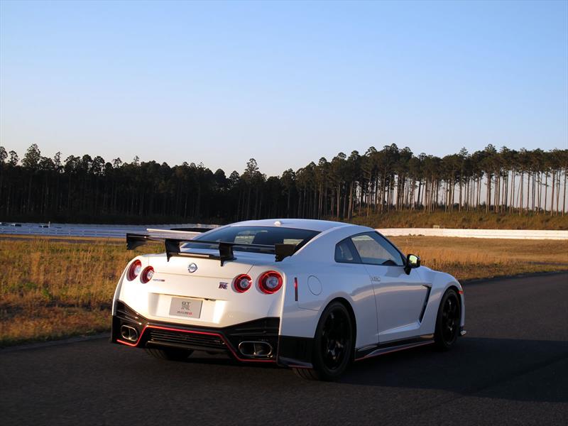 Nissan GT-R NISMO 2014, manejo en Japón