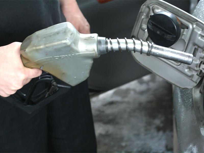 Mecer el auto cuando se llena el tanque