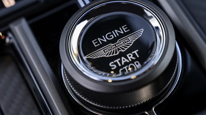 Aston Martin Vantage 2025