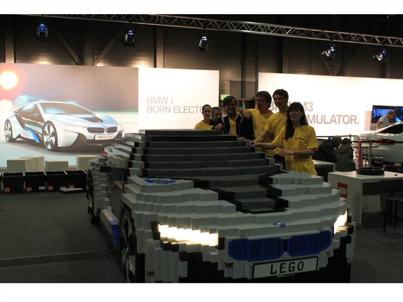 BMW i8 Concept construido con piezas de LEGO