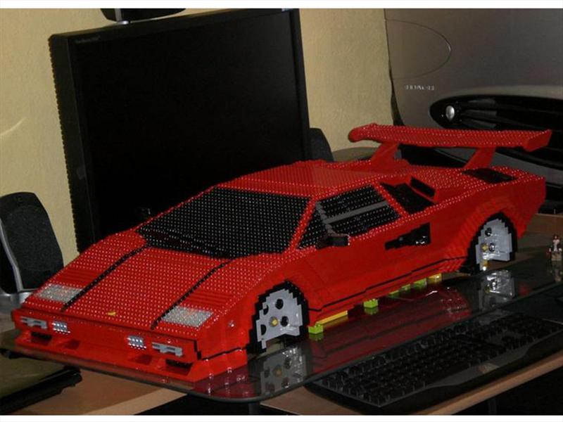 Lamborghini Countach construido con piezas de LEGO