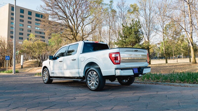 Ford Lobo Limited Híbrida 2021 a prueba