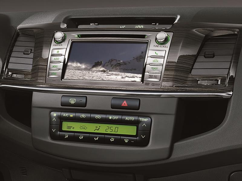 Toyota renueva el interior de sus Hilux y SW4