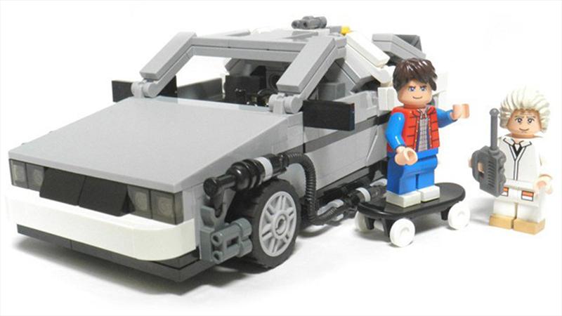 DeLorean de Volver al Futuro hecho en Lego