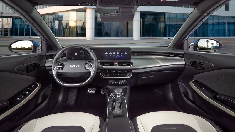 Kia K3 sedán desde todos los ángulos