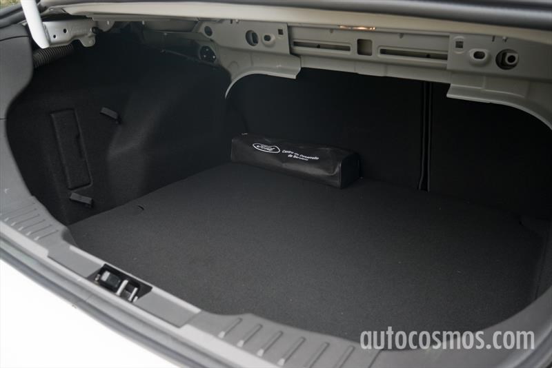 Ford Focus sedán a prueba