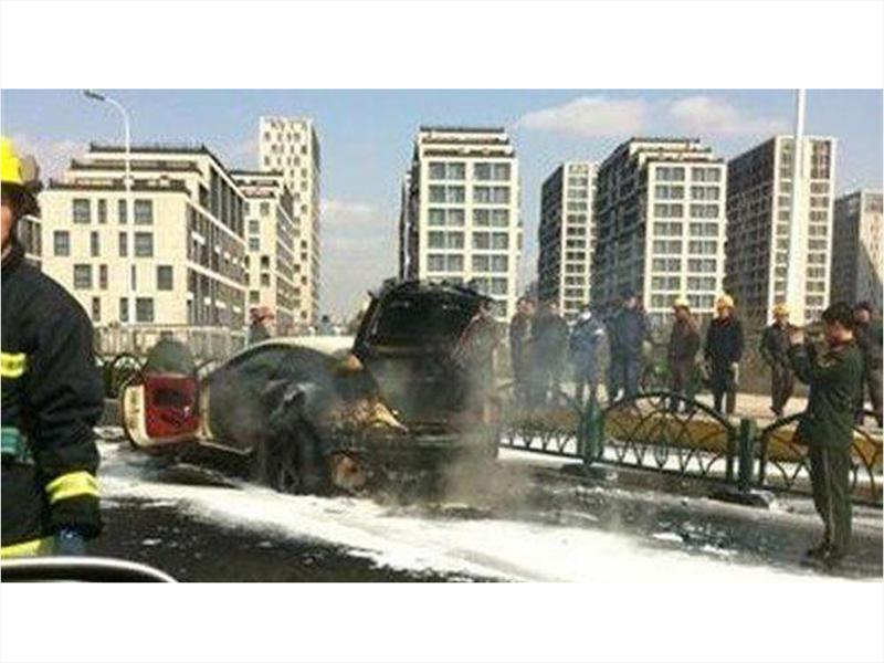 Ferrari FF en llamas