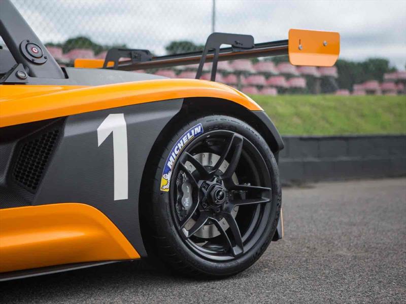 VUHL 05 RR y sus rines de fibra de carbono