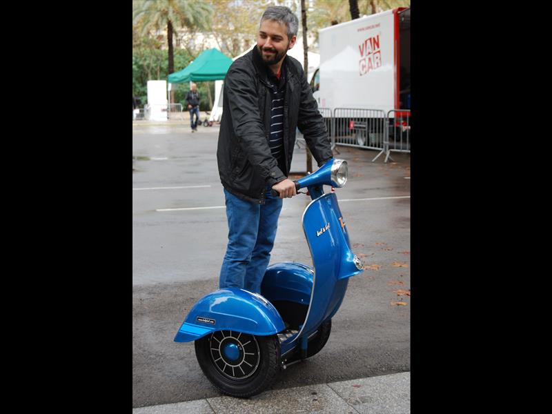 Un Segway con estética de scooter Vespa