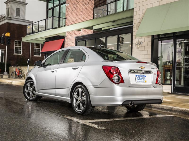 Chevrolet Sonic RS y Dusk Sedán 2014 se presentan