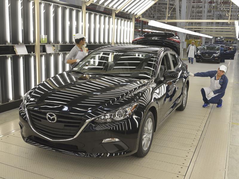 Mazda inaugura su planta en México