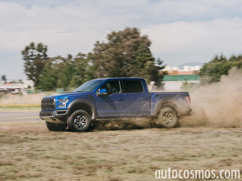 Ford Lobo Raptor 2017 y Yamaha YXZ 1000 R