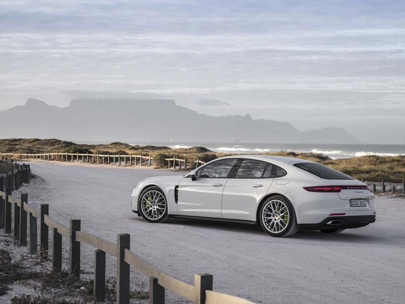 Porsche Panamera 4 E-Hybrid