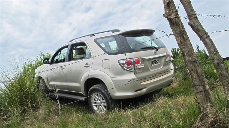 Toyota Hilux SW4 a prueba
