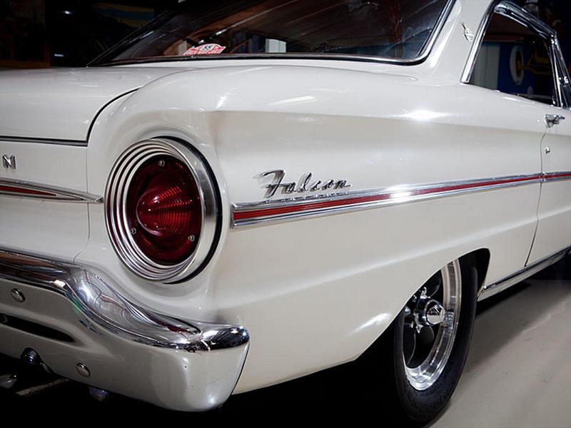 Extra 2: Ford Falcon