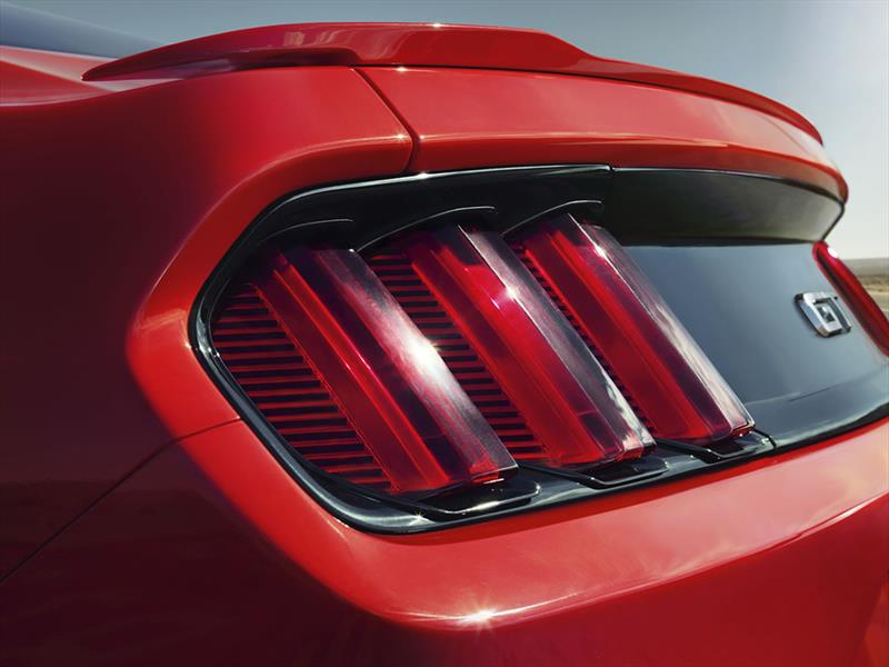 Ford Mustang 2015 se presenta en LA
