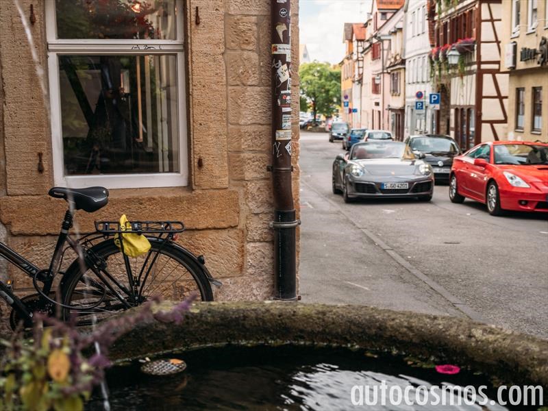 Porsche 911 Carrera 4 Cabriolet 2017