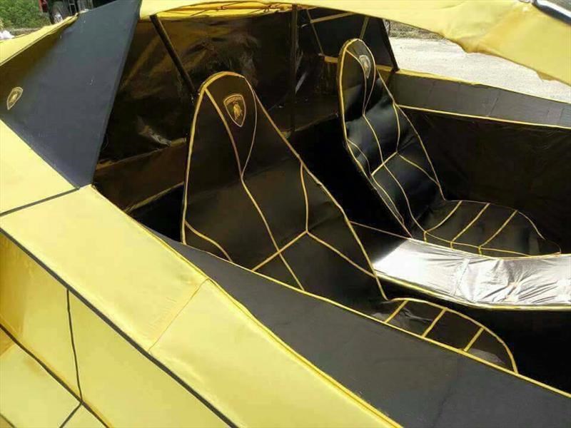 Lamborghini Aventador de papel