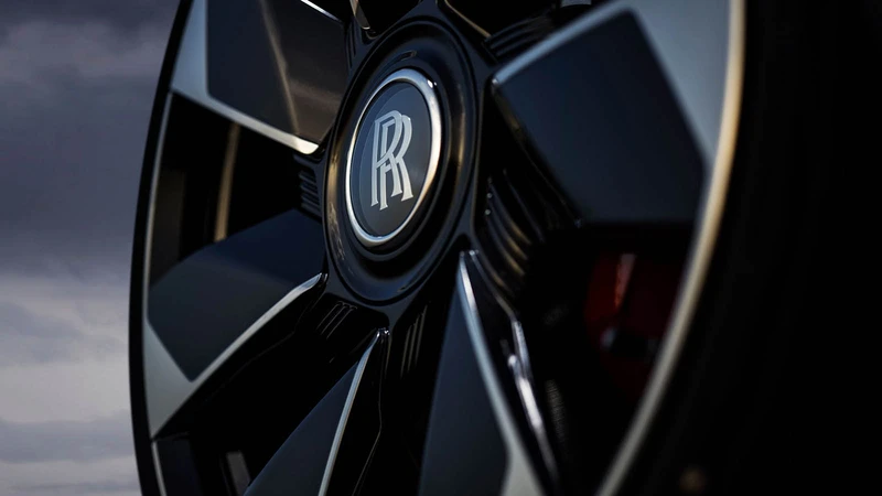 Rolls-Royce La Rose Noire Droptail