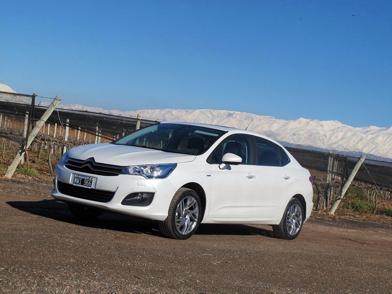 Manejamos el nuevo Citroën C4 Lounge