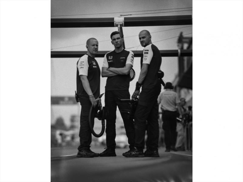 La F1 actual, con una cámara de 104 años